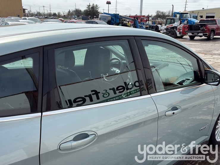 2013-ford-cmax-image-19