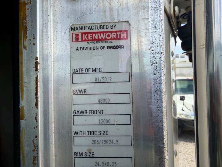 2012-kenworth-900b-image-93