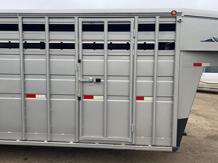 2013-titan-trailer-image-7