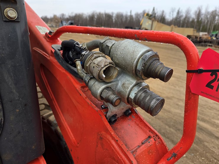 kubota-ssv75-image-15