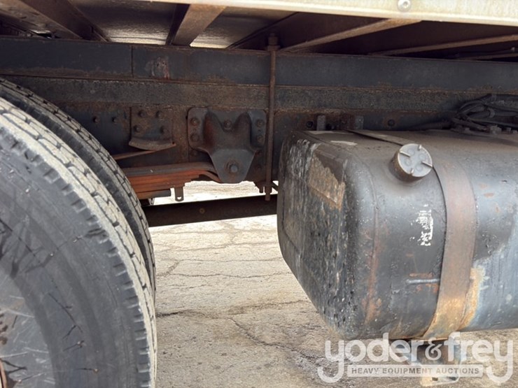 2001-isuzu-npr-image-31