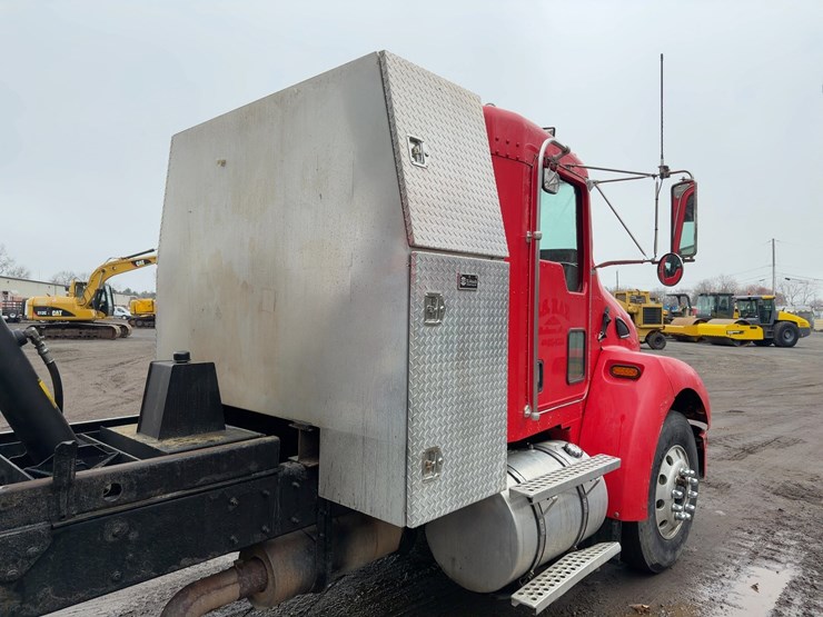 2005-kenworth-t300-image-17