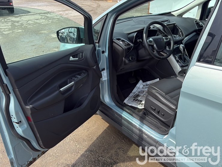 2013-ford-cmax-image-32