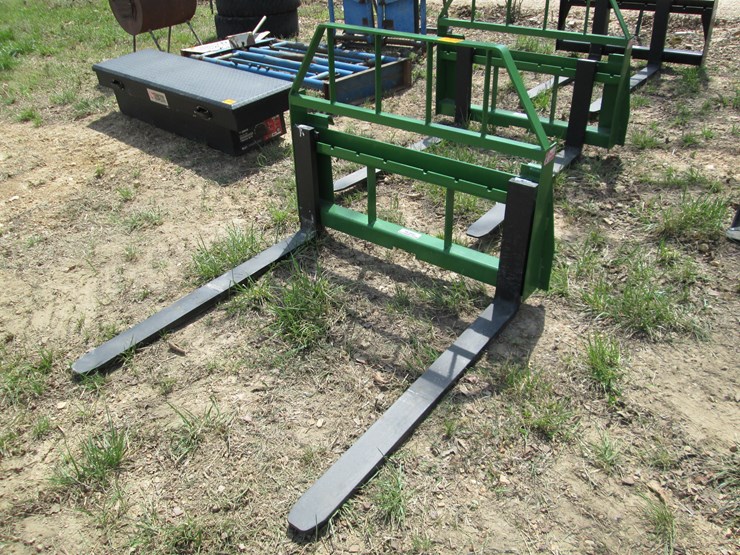 #44100-•-44"-tractor-forks-image-1