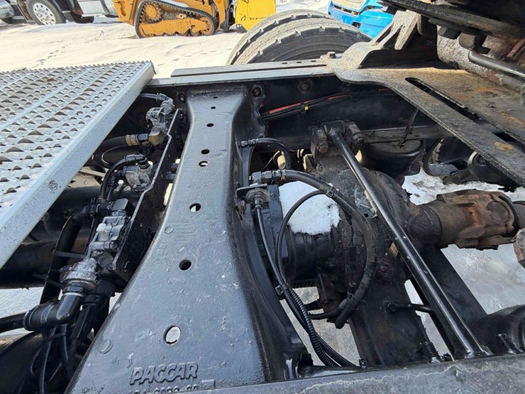 2016-peterbilt-579-image-16