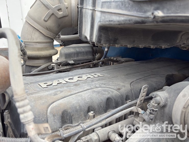 2018-peterbilt-579-image-46