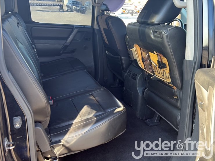 2011-nissan-titan-image-29