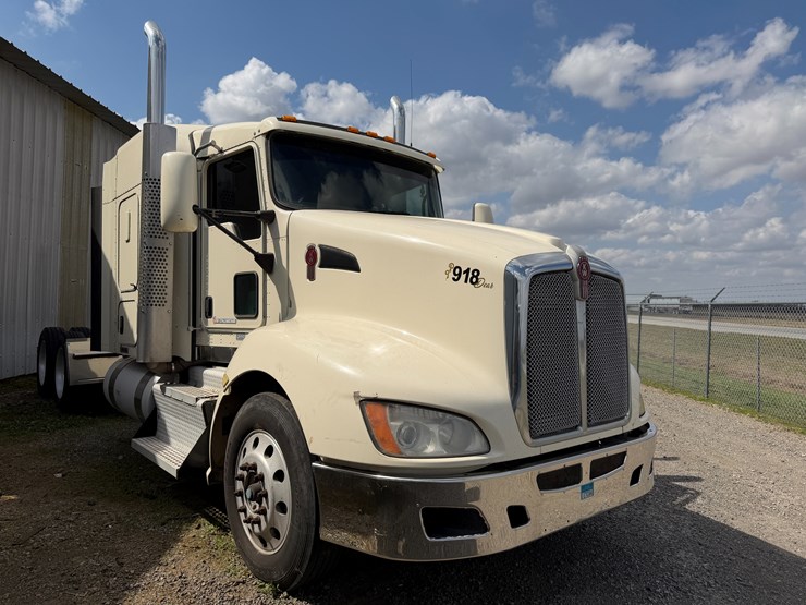 2012-kenworth-900b-image-2