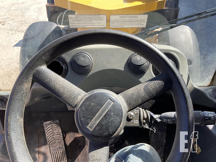 2021-deere-304l-image-12