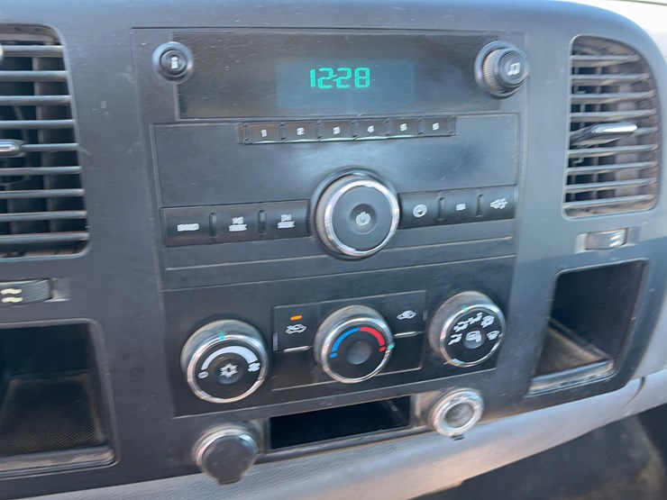 2010-chevrolet-2500-image-15