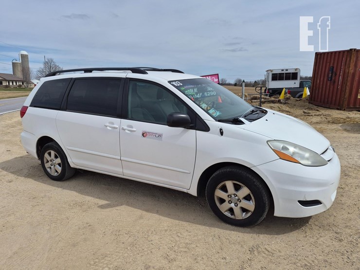 2009-toyota-sienna-image-5