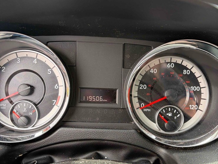 2015-dodge-grand-caravan-image-16