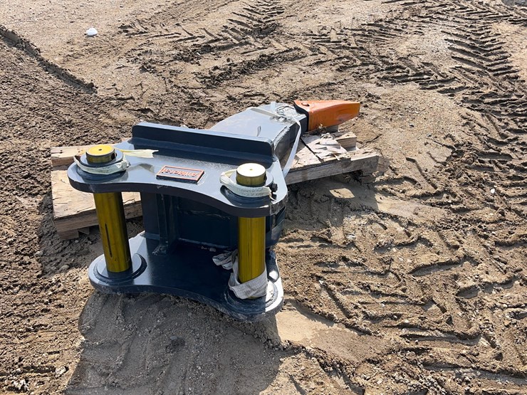 excavator-frost-tooth-image-2