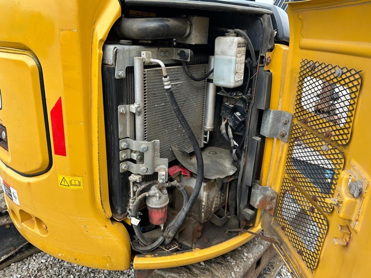 2022-deere-30g-image-15