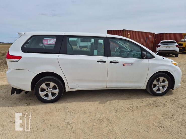 toyota-sienna-image-7