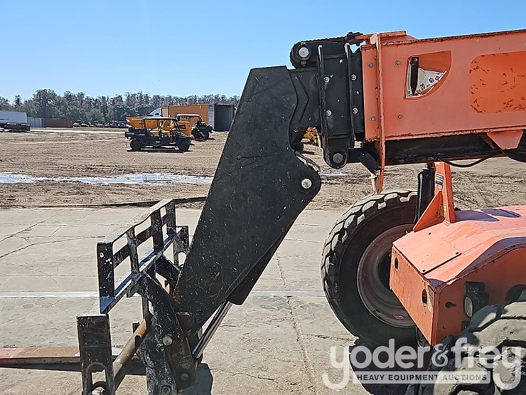 2016-jlg-6042-image-15