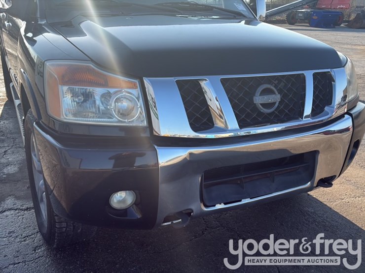 2011-nissan-titan-image-38