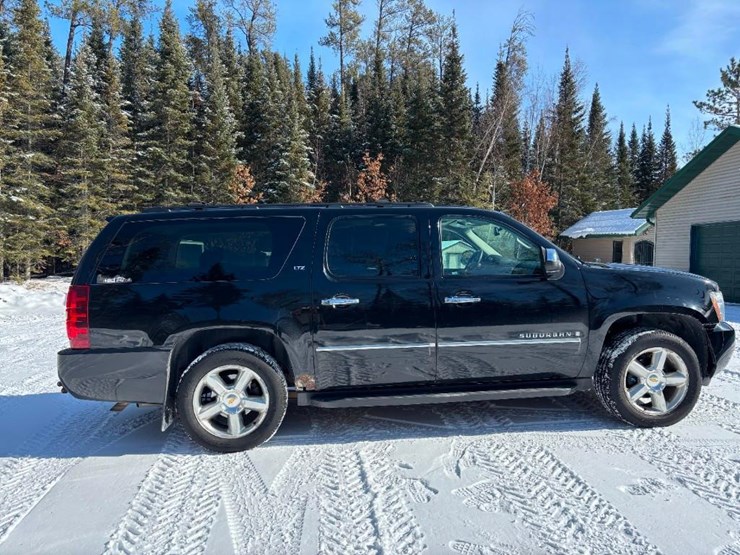 2009-chevrolet-suburban-image-6