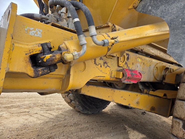 caterpillar-740-image-23