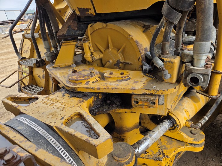 caterpillar-740-image-16