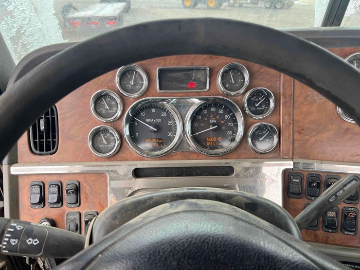 2005-caterpillar-c15-image-9