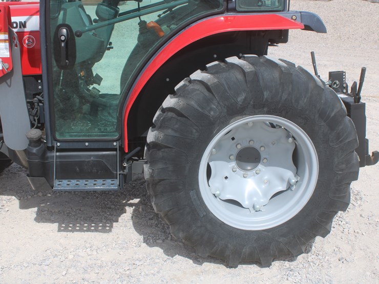 2018-massey-ferguson-1755m-image-21