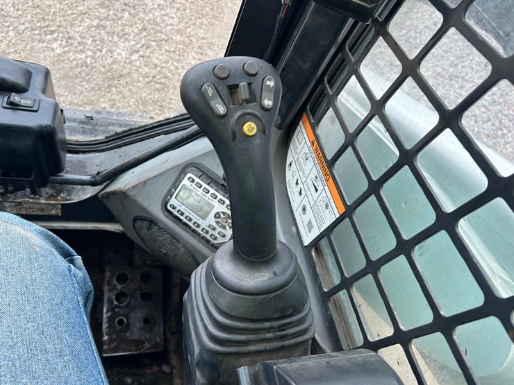 2019-bobcat-t870-image-27