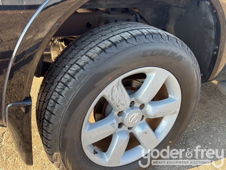 2011-nissan-titan-image-24