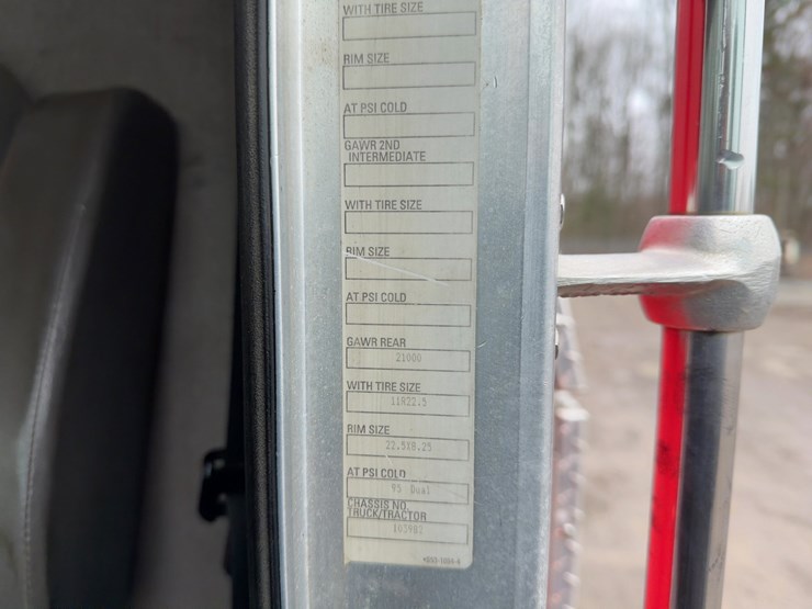 2005-kenworth-t300-image-32