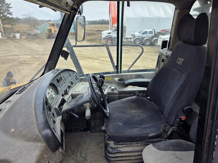 caterpillar-740-image-61