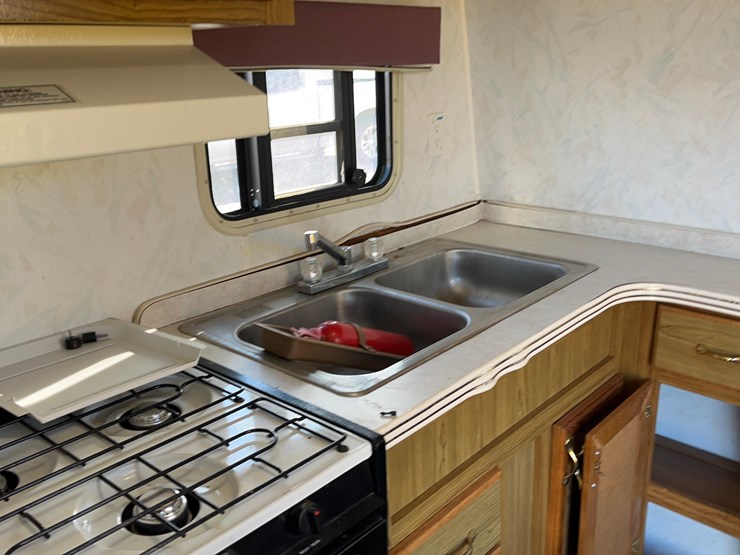 1997-gulf-stream-camper/office-image-44