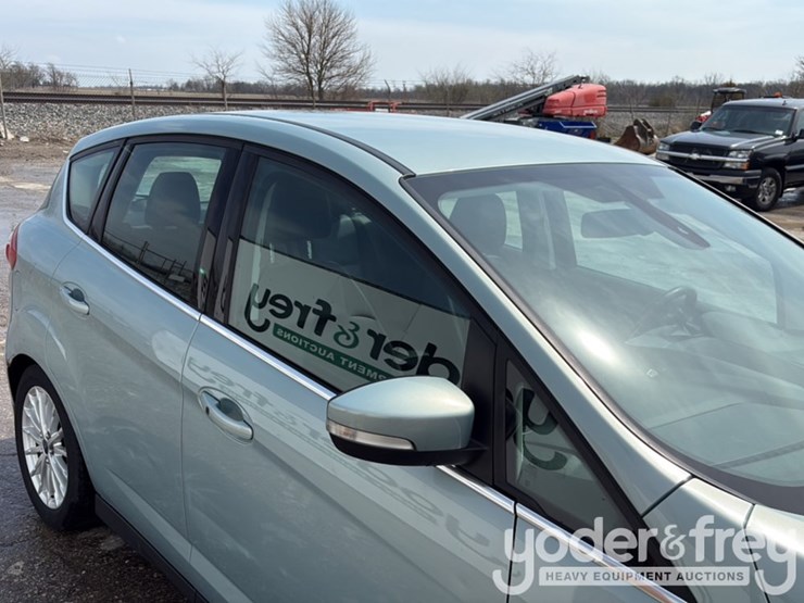 2013-ford-cmax-image-27