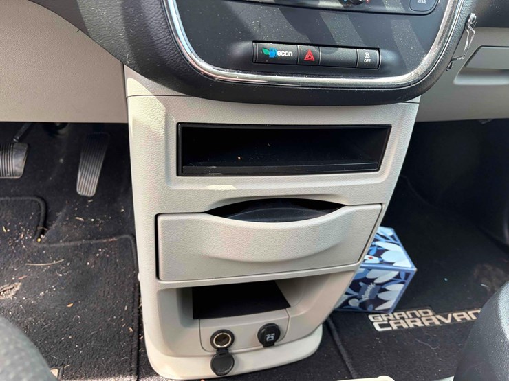 2015-dodge-grand-caravan-image-14