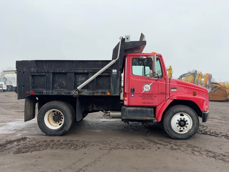 2003-freightliner-fl70-image-6