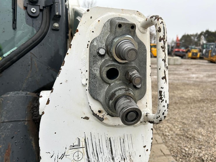 2019-bobcat-t870-image-11