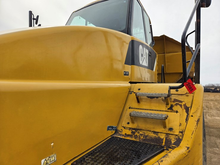 caterpillar-740-image-11