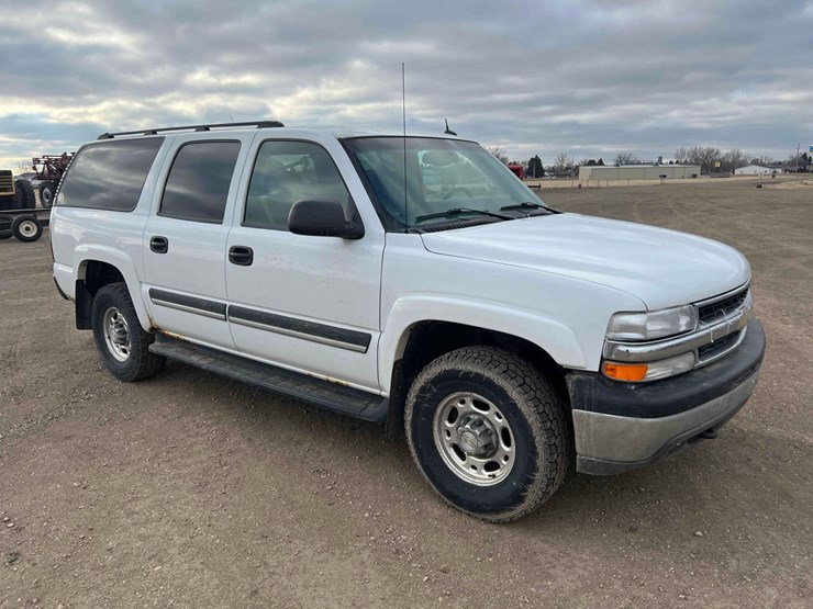 2005-chevrolet-suburban-image-4