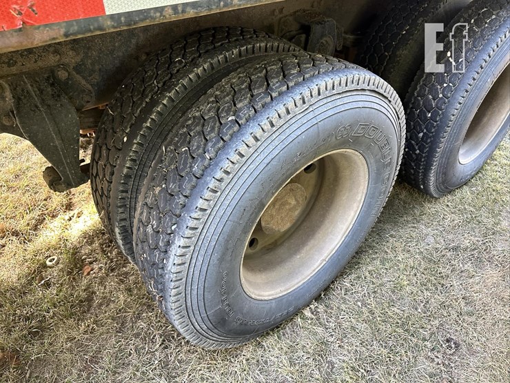 1991-freightliner-fld120-image-31