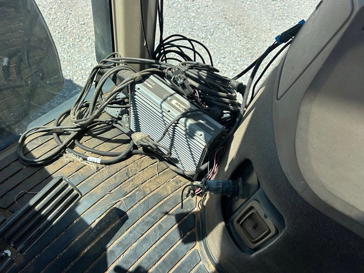 1996-john-deere-8200-image-29