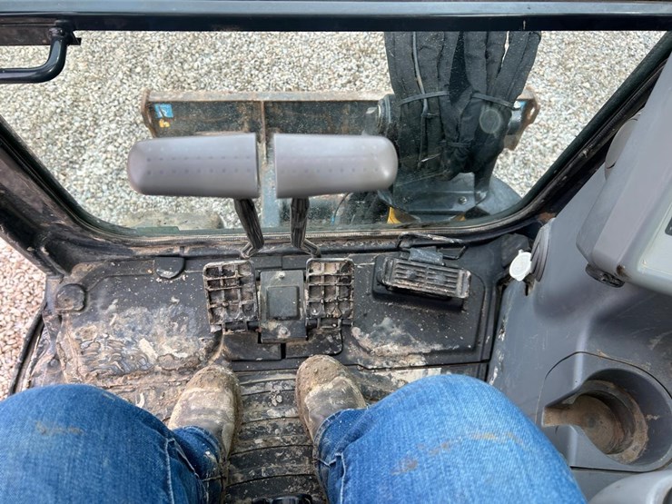 2022-deere-30g-image-23