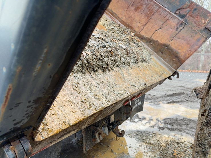 2003-freightliner-fl70-image-22