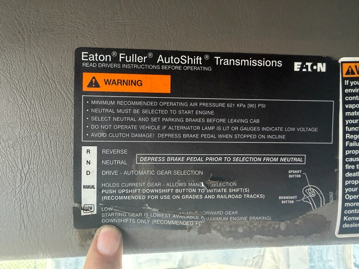 2012-kenworth-900b-image-92