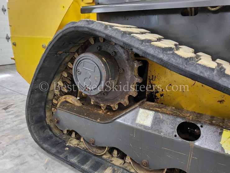 2017-new-holland-c232-image-17