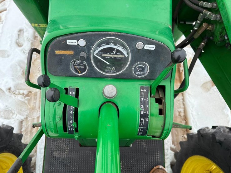 john-deere-3010-image-39