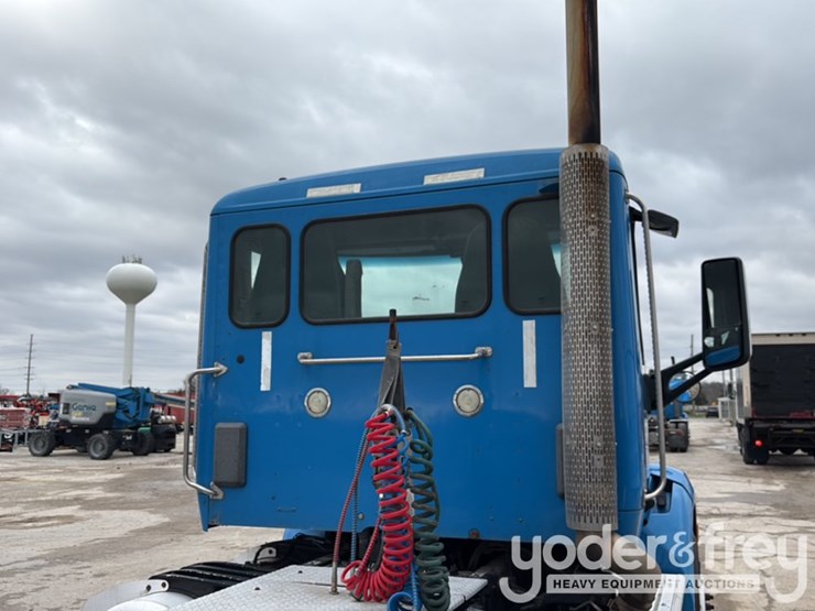 2018-peterbilt-579-image-32