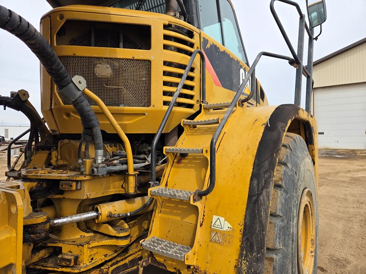 caterpillar-740-image-13