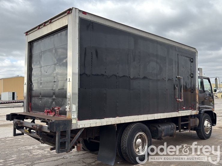 2001-isuzu-npr-image-3