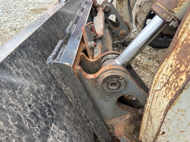 takeuchi-tl240-image-11