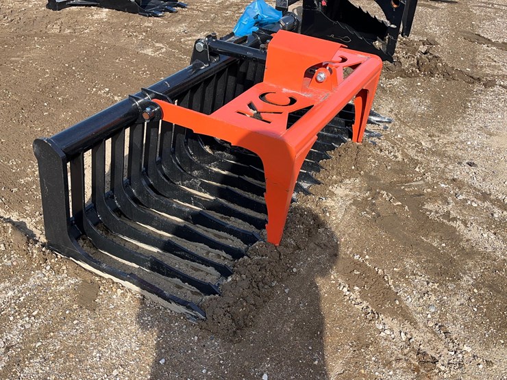 skid-steer-skeleton-bucket-image-1