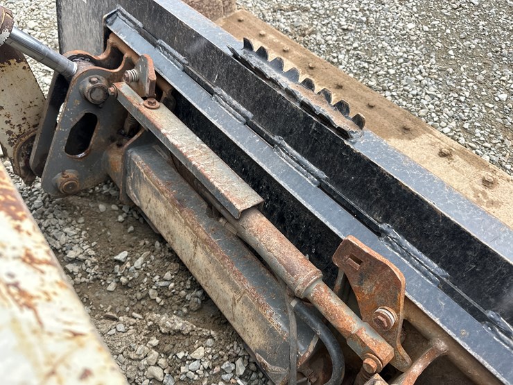 takeuchi-tl240-image-17